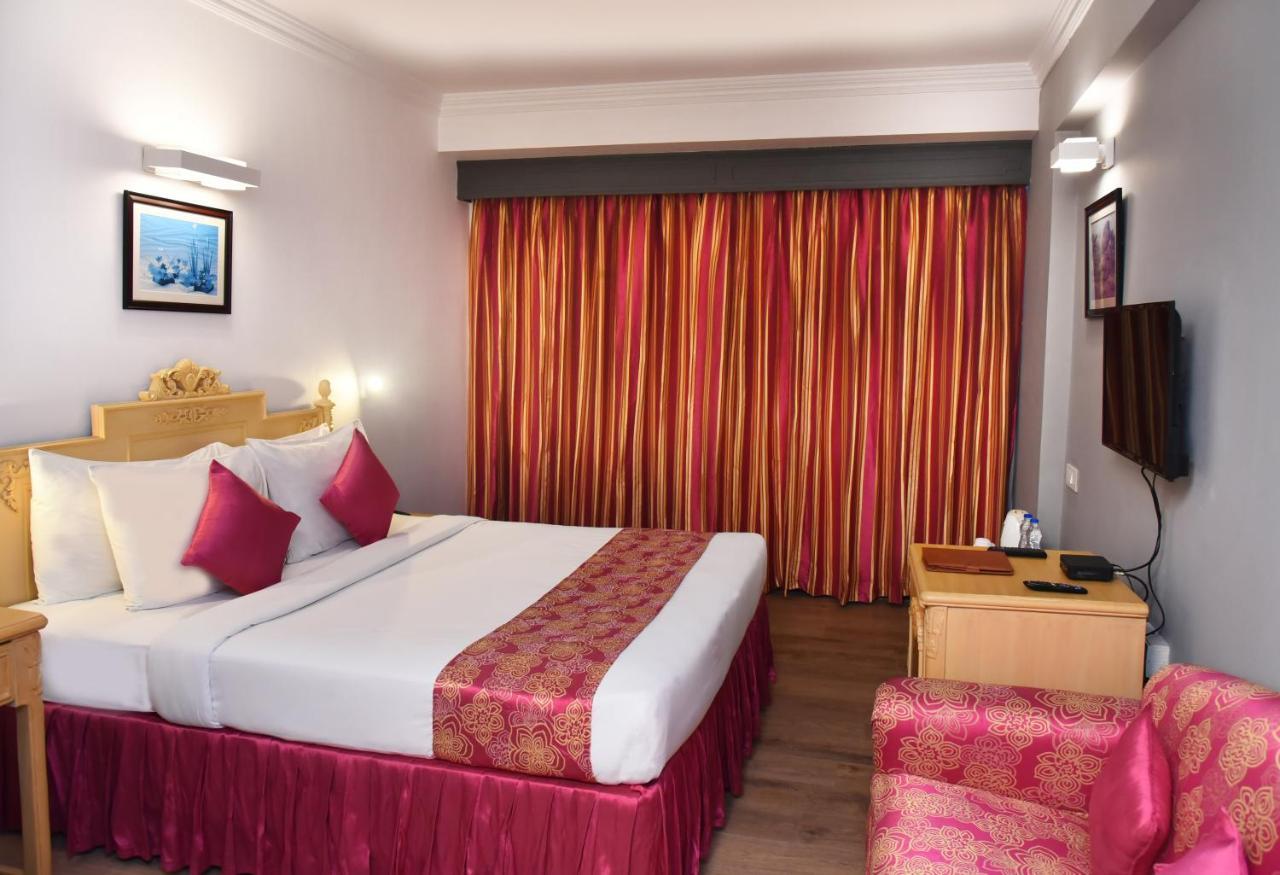 Golden Parkk Hotel Колката Екстериор снимка