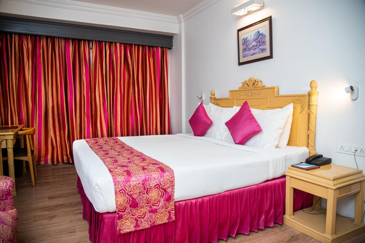 Golden Parkk Hotel Колката Екстериор снимка