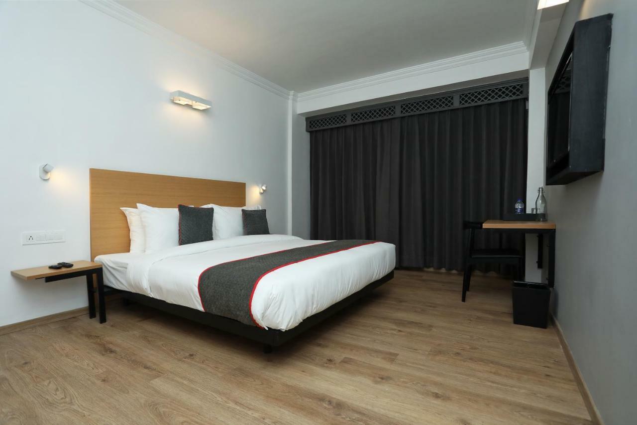 Golden Parkk Hotel Колката Екстериор снимка