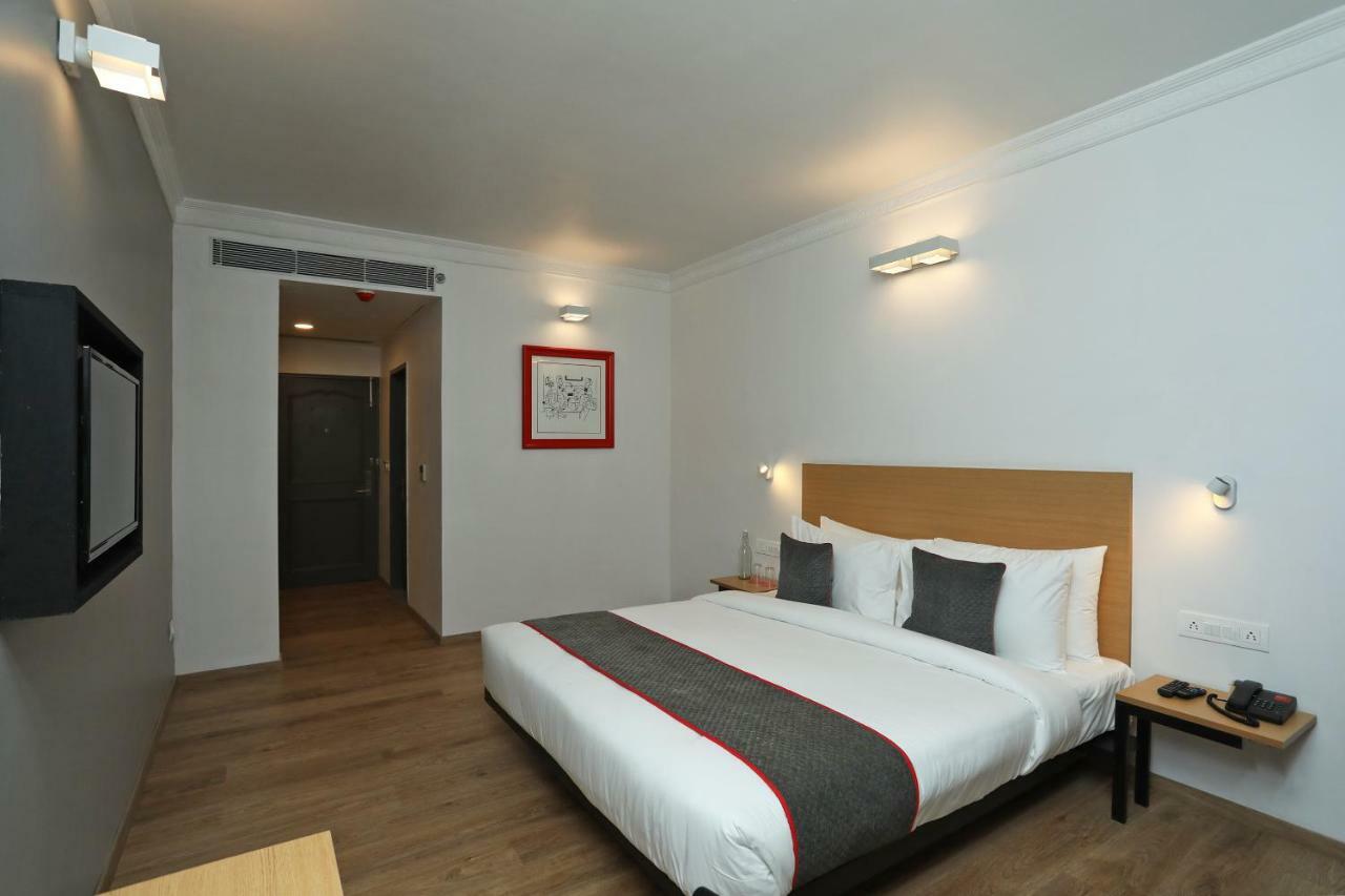 Golden Parkk Hotel Колката Екстериор снимка