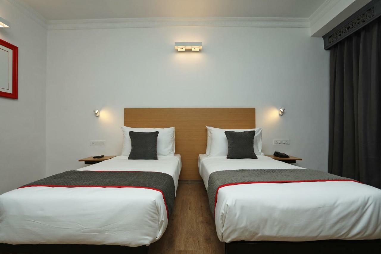 Golden Parkk Hotel Колката Екстериор снимка