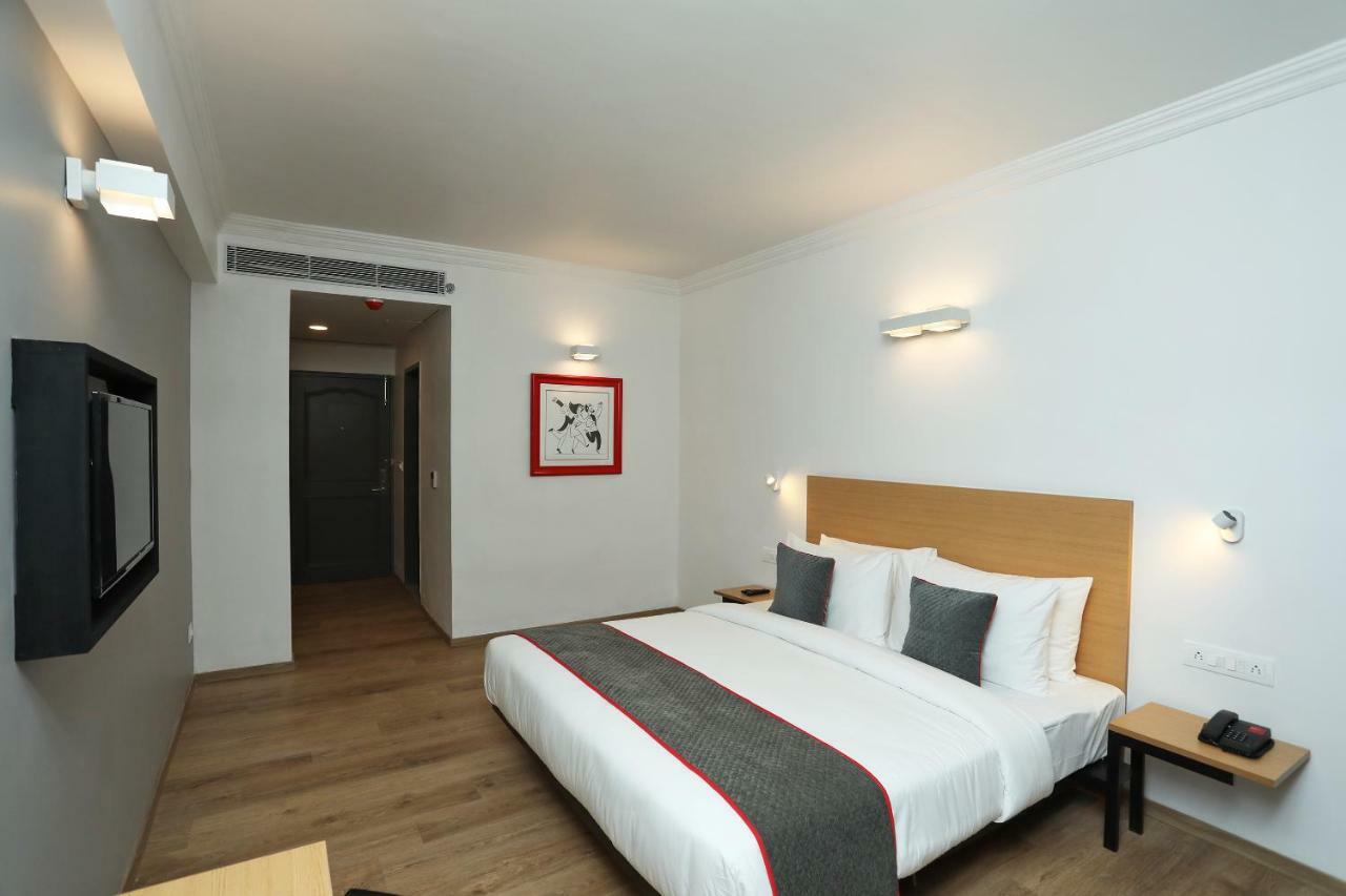 Golden Parkk Hotel Колката Екстериор снимка