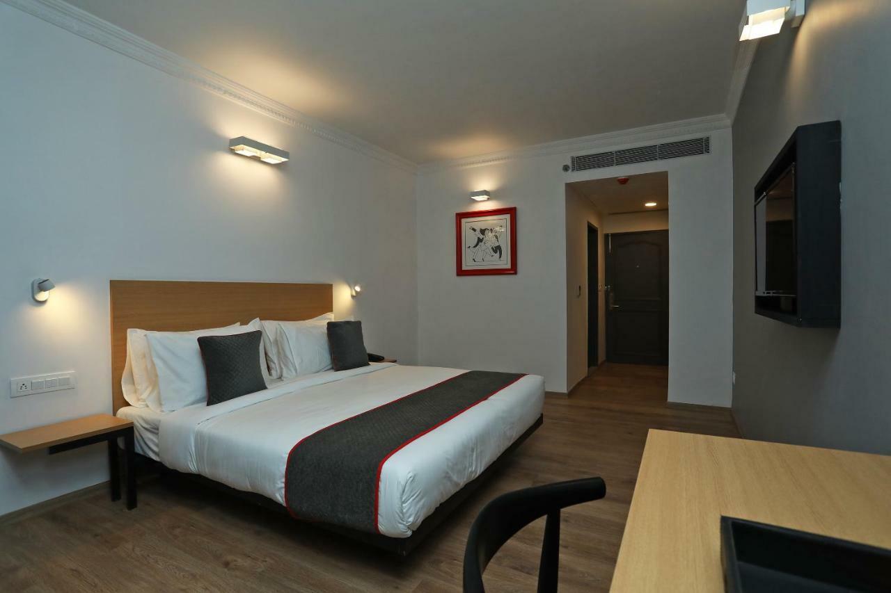 Golden Parkk Hotel Колката Екстериор снимка